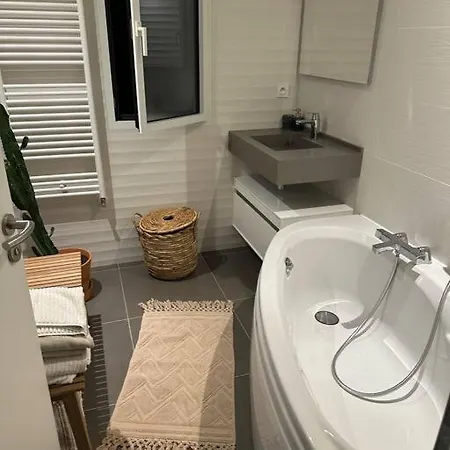 Jolie Maison De Villa